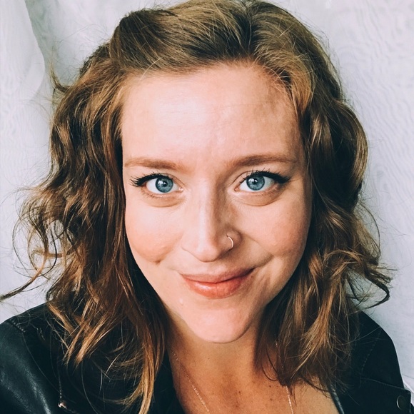 Meet your Posher, Sierra - Picture 2 of 2